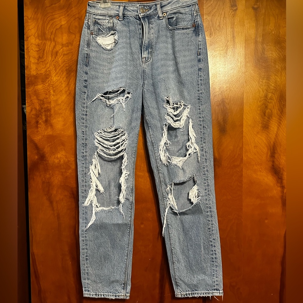 American Eagle distressed Mom Jeans